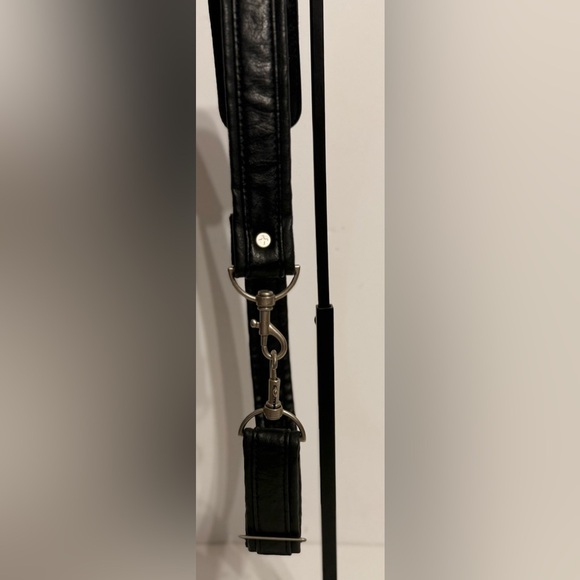 Concourse Leather Duffel Travel Bag Approximately 21x11x10 Removable Strap - Picture 11 of 16